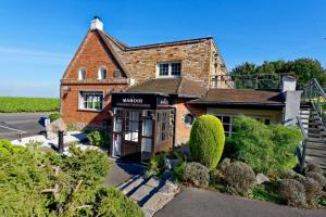 The Manor - Location and Accessibility