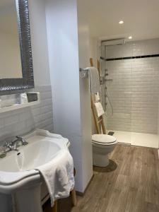 The Originals Boutique, Hotel La Colonne De Bronze, Saint-Valéry-Sur-Somme - Dining Options and Breakfast