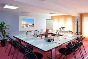 The Rhien Hotel-Restaurant - Room Types and Features