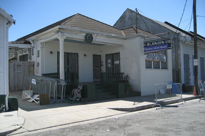 Walking the Tremé: A Self-guided Audio Tour of New Orleans - Honoring the Tomb of an Unknown Slave