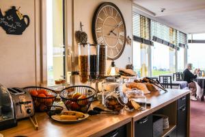 Windsor Hotel Contact Hotel - Child and Pet Policies