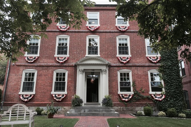 2.5-Hour Salem History & Sightseeing Guided Walking Tour - Tour Experience and Guide