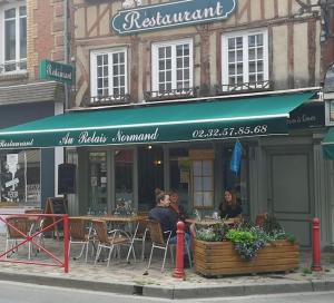 2-Room Accommodation at Le Relais Normand - Location and Nearby Attractions