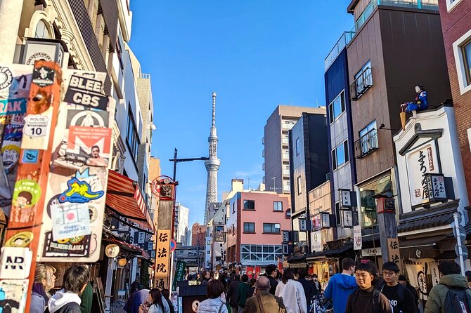 8-Hour Private Tour of Traditional Tokyo in Spanish - Shinjuku: Vibrant Commercial District