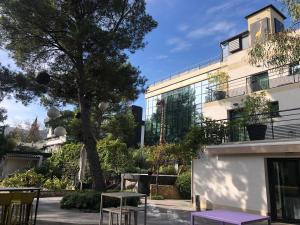 Appart Hotel The Giraffe Marseille East - Porte D'aubagne - The Sum Up