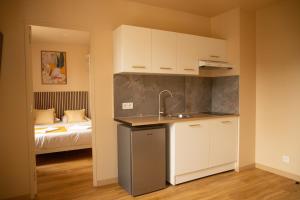Arthur Residency - Luxury Apartment - Gare Le Havre - Languages and Communication