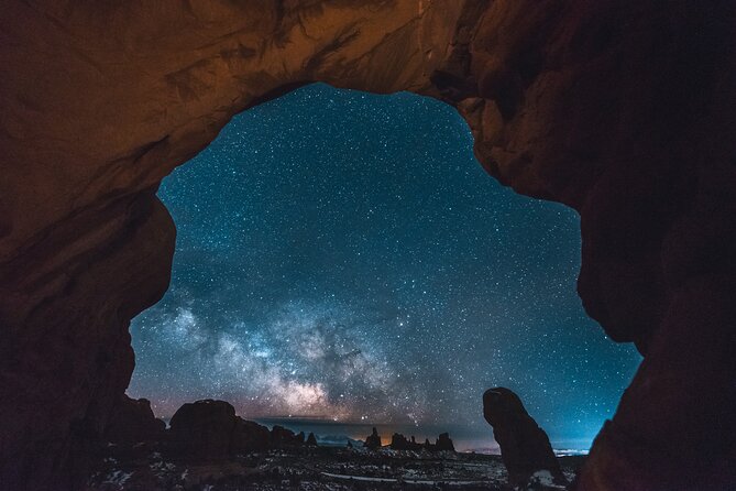 Astro-Photo, Hiking and Stargazing Tour in Arches National Park - Hiking and Exploring Arches National Park