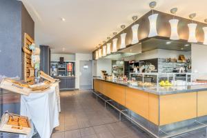 B&B HOTEL Marseille Prado Exhibition Park - Exploring the Surrounding Area