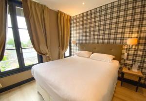 Best Western Le Cheval Blanc - View of the Port - in the City Center - Booking Your Stay at Best Western Le Cheval Blanc