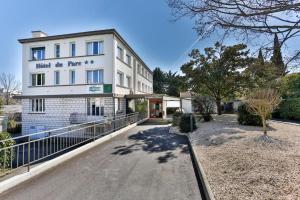 Brit Hotel Du Parc Niort Center - Free Parking - Nearby Attractions and Parking Convenience