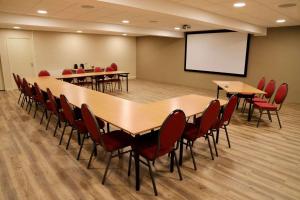 Brit Hotel Le Cygne - Dining Options