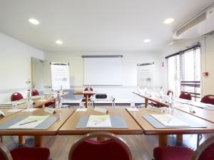 Campanile Béthune - Fouquières-Les-Béthune - Transportation and Accessibility