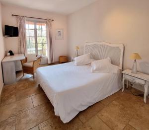 Castillon Des Baux - Policies and Important Information