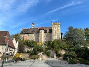 Clea's Apartment - Booking Information