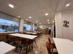Contact Hotel Foch - Booking Information and Payment Methods
