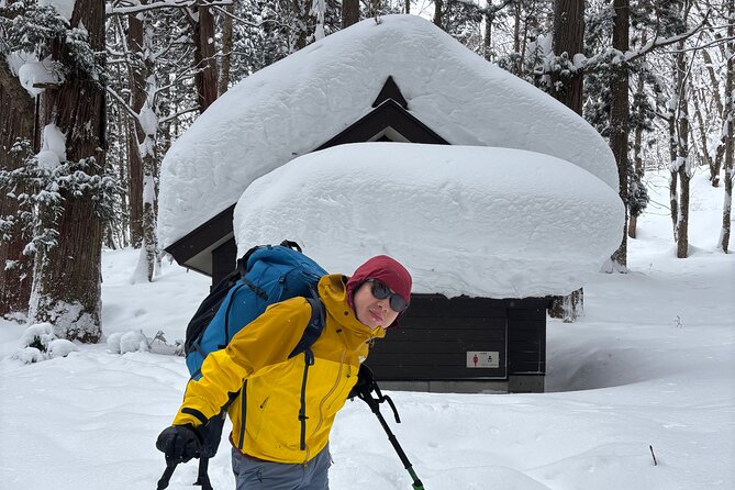 EN/CN Guided Snowshoeing and Snow Monkey Tour in Nagano - Snowshoeing Experience