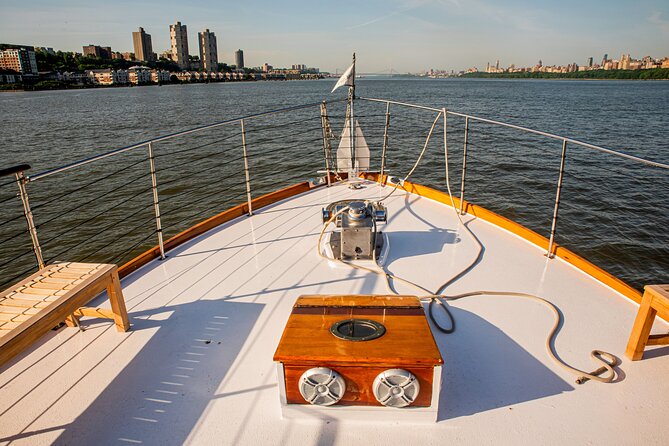 Fall Foliage Cruise on Yacht Full Moon From Chelsea Piers - Best Time to Experience Fall Foliage