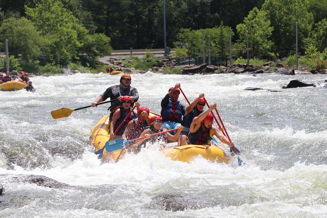 Full Ocoee River Rafting Adventure With a Riverside Lunch - Enjoying the Riverside Picnic Lunch