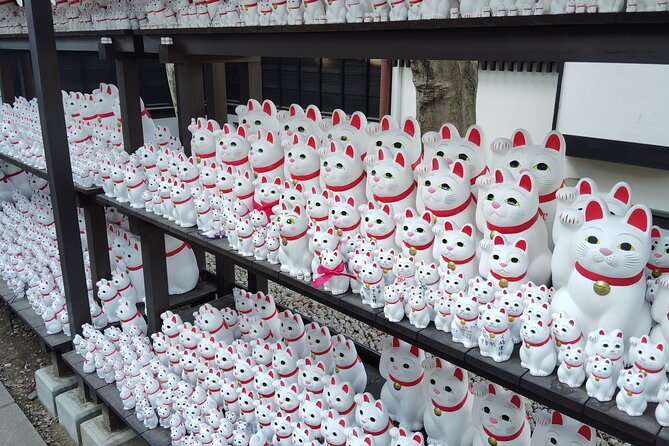 Gotokuji Temple Walking Tour With Numerous Cat Statues - Discovering the Tranquil Gardens and Grounds