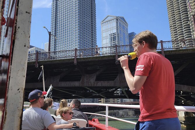 Historical and Architectural Chicago Fireboat River/Lake Cruise - Navigating the Windy Citys Waterways