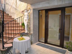 Hostellerie De La Poste - Policies and Services
