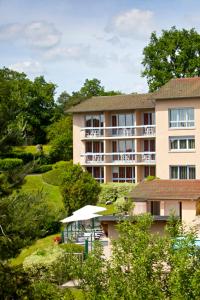 Hotel by the Lake - The Sum Up