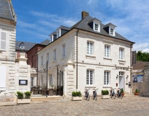 HOTEL JEAN DE BRUGES - Contact Information and Booking Details