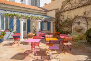 Hotel of the Fountain - Special Features and Discounts