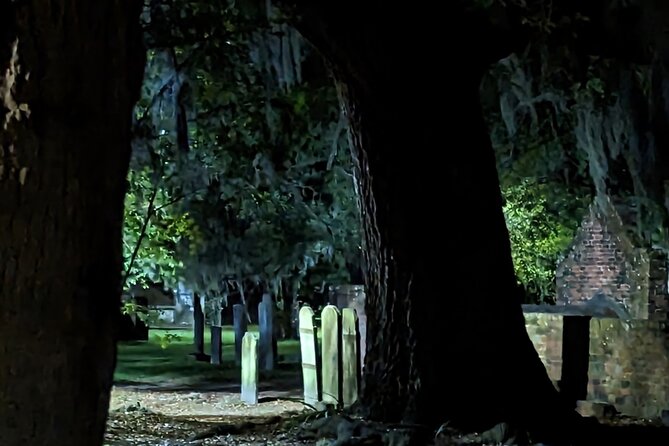 Interactive Paranormal Ghost Walking Tour in Savannah Georgia - Host Responses and Engagement