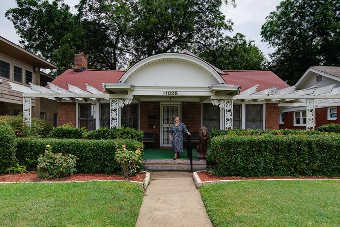 JFK Assassination Tour With JFK Museum and Oswalds Rooming House - Accessibility and Transportation