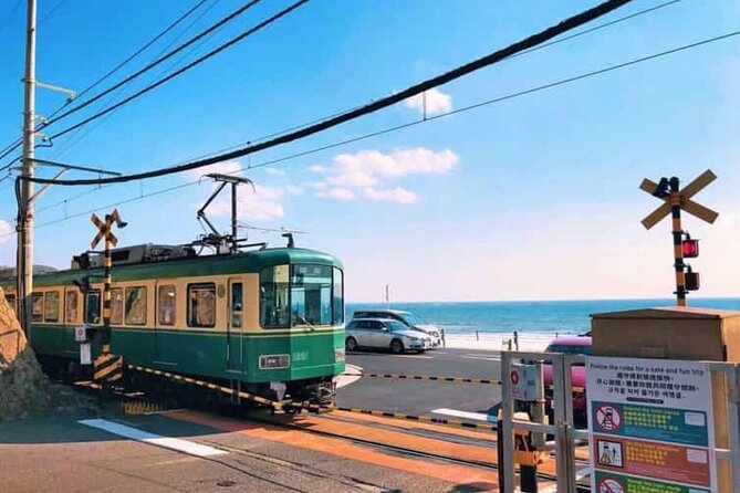 Kamakura and Enoshima Day Trip With English Professional Guide - Discovering the Shrines and Caves