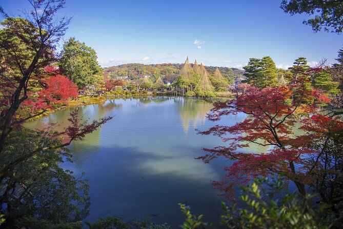 Kanazawa and Shirakawago Full Day Bus Tour - Professional Tour Guide