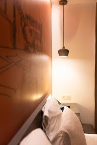 Kyriad Fréjus Hotel Restaurant - Location and Accessibility Details