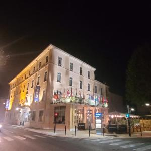 KYRIAD ORANGE City Center - HOTEL & RESTAURANT - the Art Gallery of the Princes - Provence Alpes Côte D'Azur - France - Near A7-A9 - Exit 21 - Châteauneuf-Du-Pape Avignon Bollene Nimes - Policies and Special Requests