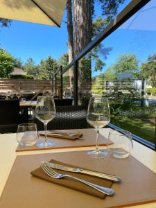 Le Regina Hotel Restaurant - Amenities and Services