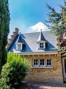 LOGIS - Beautiful Hotel, Lille-West - Exploring Bailleul and Surroundings