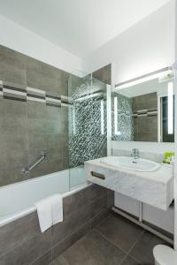 Logis Hotel Le Relais De Comodoliac - Nearby Attractions