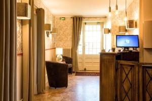 Logis Hotel Restaurant De La Poste - Guest Reviews and Ratings