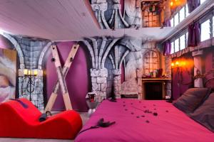 Marquis De Sade Room - Location and Accessibility