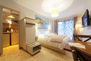 Pied À Terre - Serviced Apartments in the Heart of Autun - Booking Information