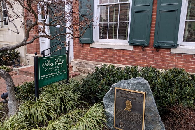 Residences of the Presidentses Walking Tour: Lafayette Square & Foggy Bottom - Accessibility Features
