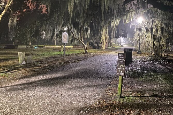 Savannah Ghost Tour for Adults ALL Alcoholic Drinks Included - Lesser-Known Bars and Speakeasies