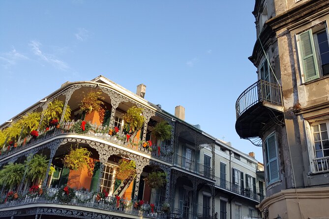 Small Group Locals Guide to the French Quarter Tour - Soaking Up the Local Ambiance