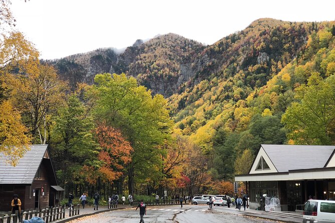 Sounkyo Gorge Autumn Leaves Ice Pavilion Day Tour by Private Car - Pickup and Accessibility Information