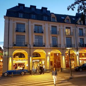 THE ARCADES - Location Highlights