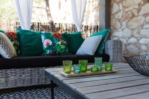 The Garden of Emile - Booking and Policies