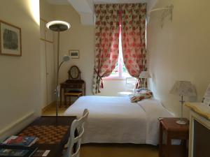 The Golden Chain - Booking and Arrival Information