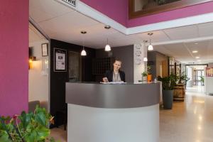 The Originals City, Hotel Castel Burgond, Dijon West - Parking and Transportation
