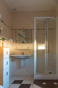 The Rhien Hotel-Restaurant - Policies and Important Information