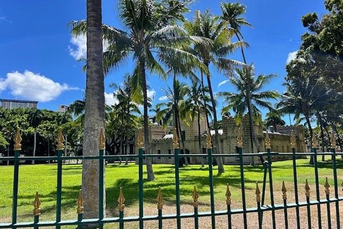 Through A Glass Darkly The Strange and Tragic History Of Honolulu - Modern-Day Honolulu: A Blend of Old and New
